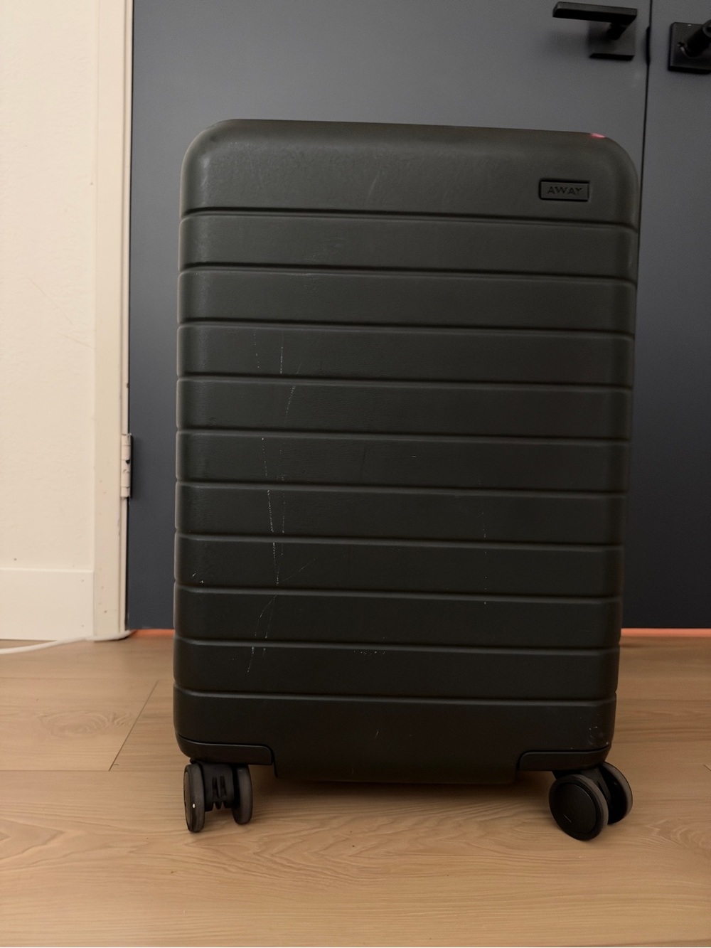 Away BIGGER Hardshell Carry-On Suitcase Dark Green ELECTRONICS CHARGER INCLUDED